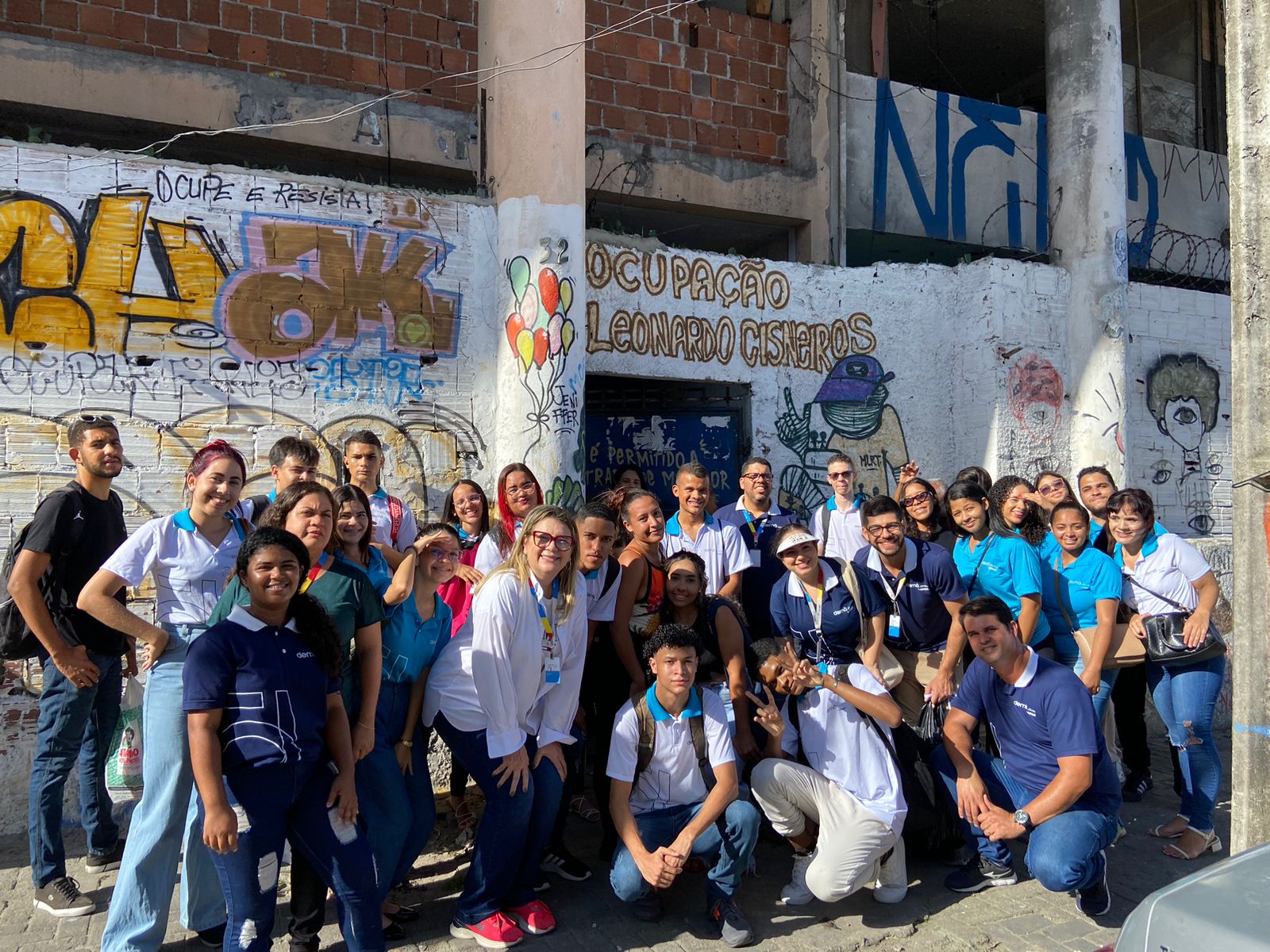 Colaboradores e jovens na ação Renapsi Abraça