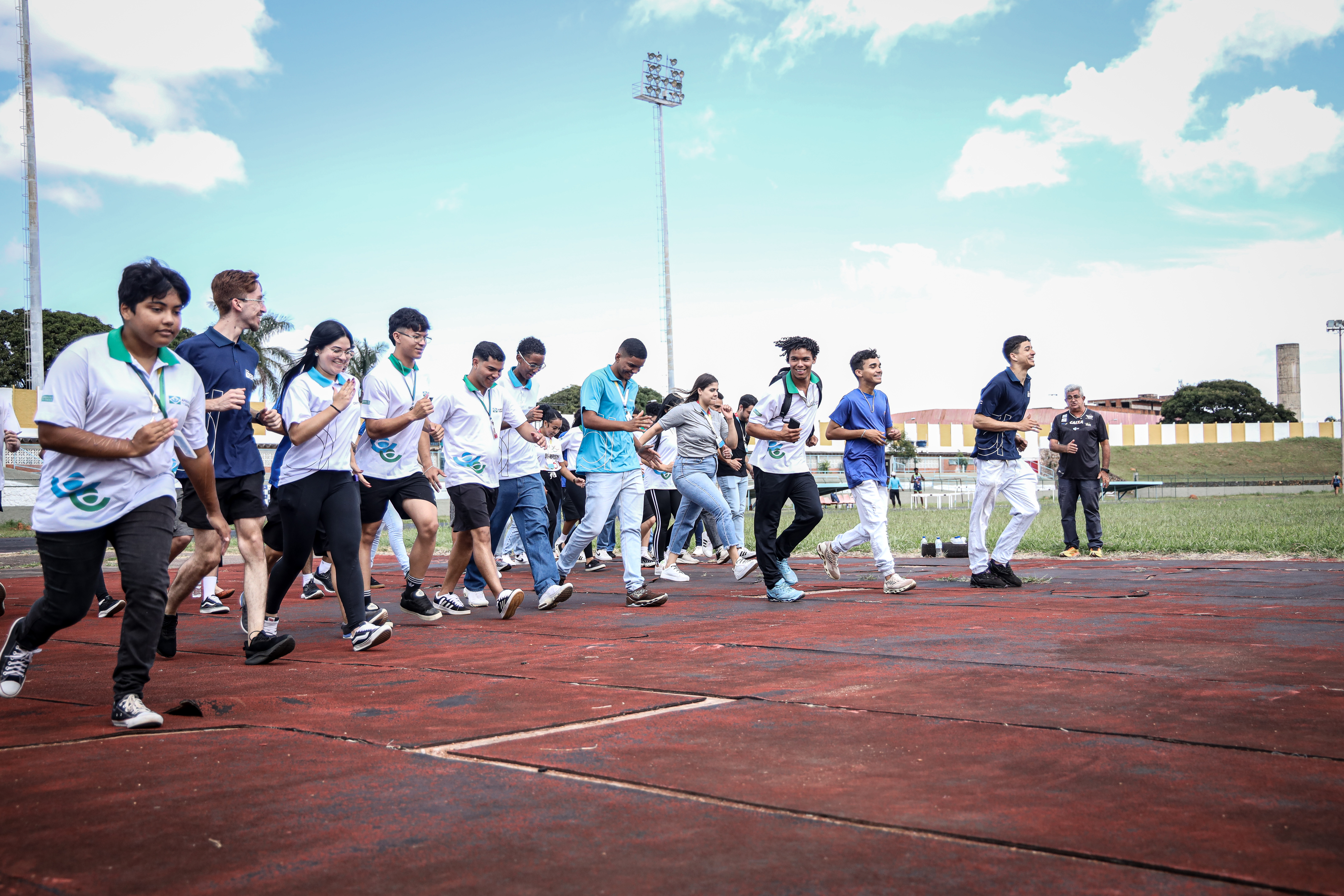 medalhista olímpico inspitando jovens a praticar marcha atletica em Brasilia. 